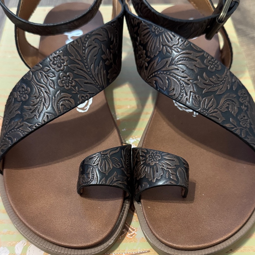 Very G Steffy Tooled Shoes in Chocolate - Picture 2 of 5